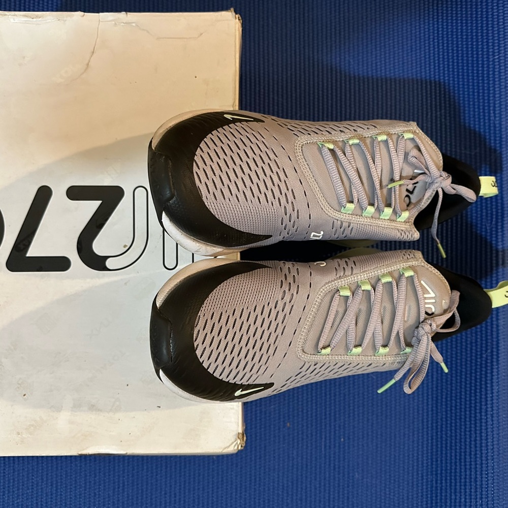 Nike Air Max 270’s size 13